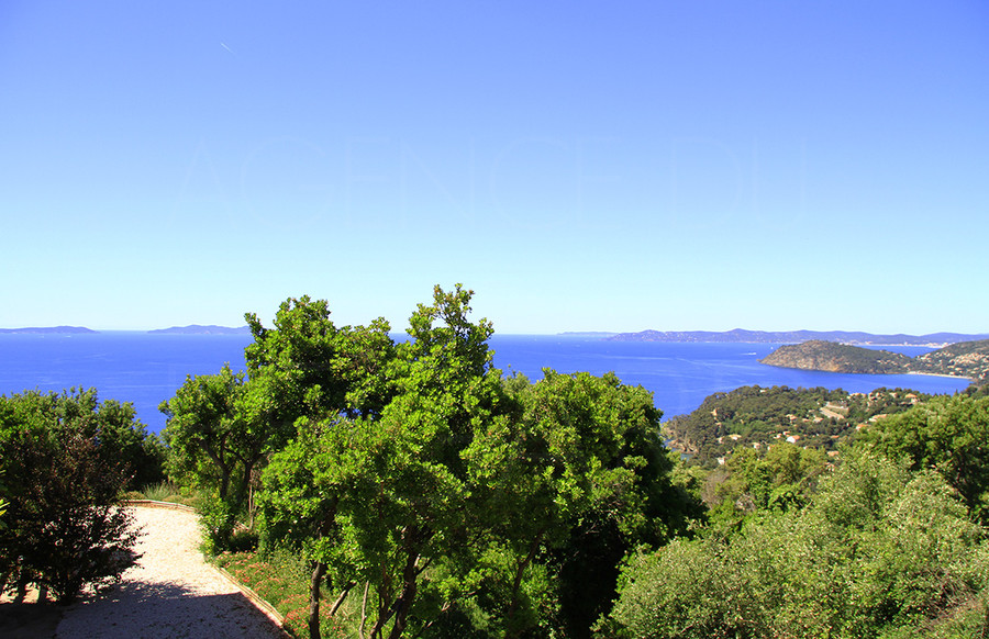 Rayol Canadel , vue sur la mer - CETTE VILLA A ETE VENDUE PAR L'AGENCE DU REGARD