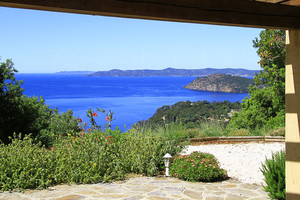 Villa vue mer au Rayol Canadel vendue par l'agence du Regard