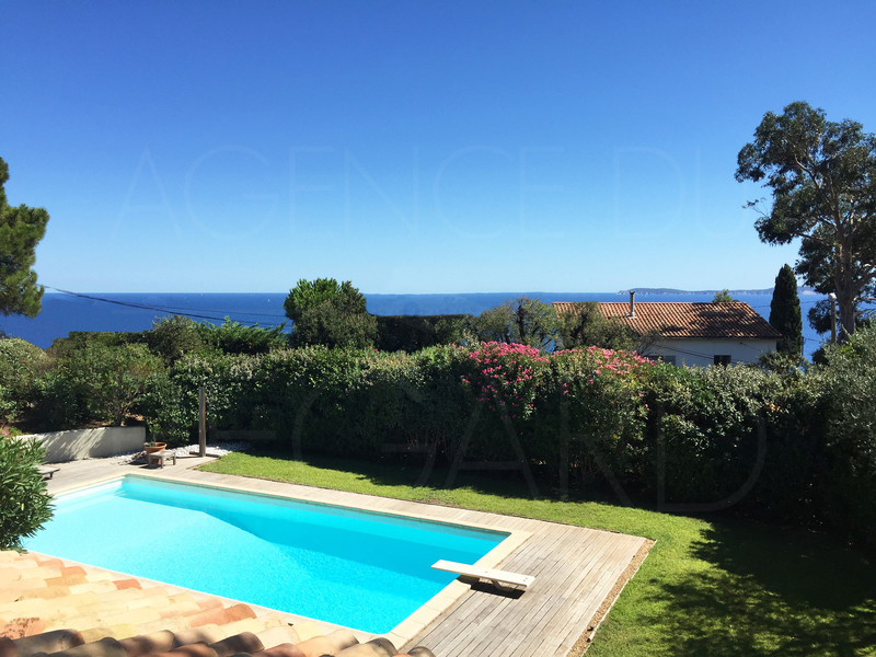 Rayol Canadel , vue mer  CETTE VILLA A ETE VENDUE PAR L'AGENCE DU REGARD