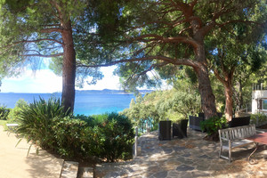 proprit pieds dans l'eau au Lavandou 