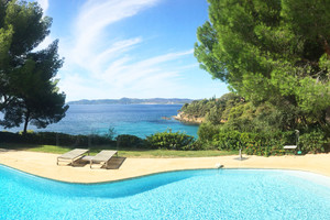 Proprit pieds dans l'eau au Lavandou 