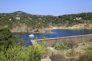 Proprit pieds dans l'eau au Cap Bnat