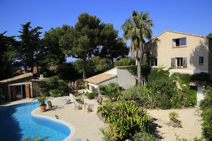 Villa vue mer  Carqueiranne vendue par l'agence du Regard