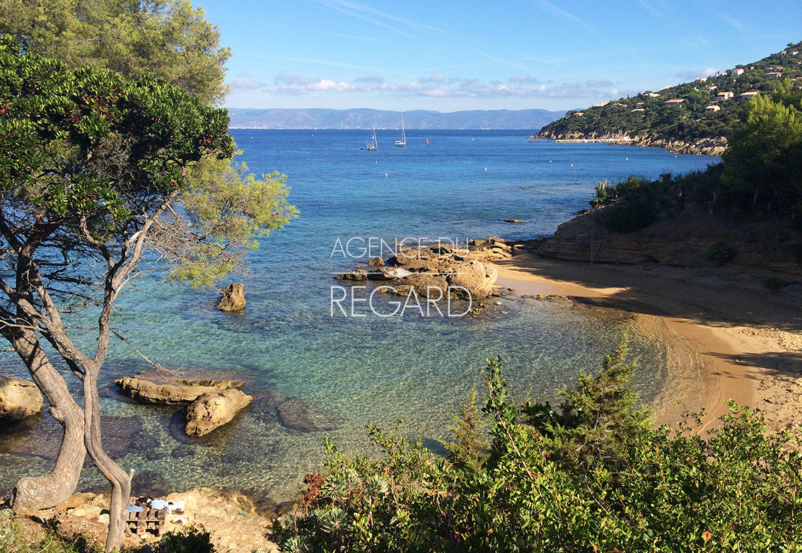 Propriété a vendre sur l'ile du levant avec vue mer panoramique , plage