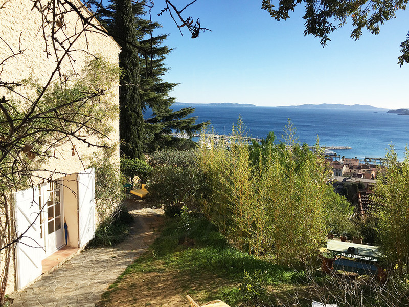 Le Lavandou, vue sur la mer  - CETTE VILLA A ETE VENDUE PAR L'AGENCE DU REGARD